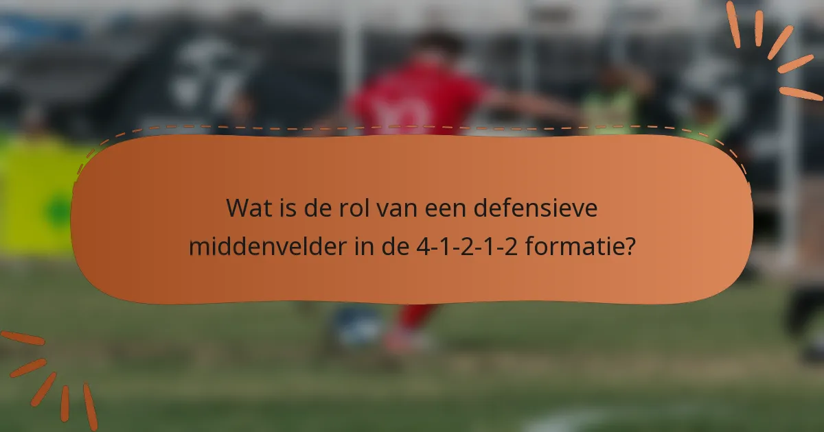 Wat is de rol van een defensieve middenvelder in de 4-1-2-1-2 formatie?